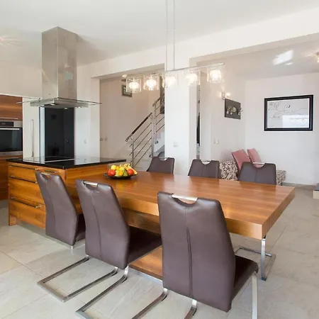 Holiday home In With Kitchen *