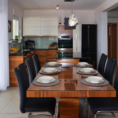 Σπίτι διακοπών In With Kitchen