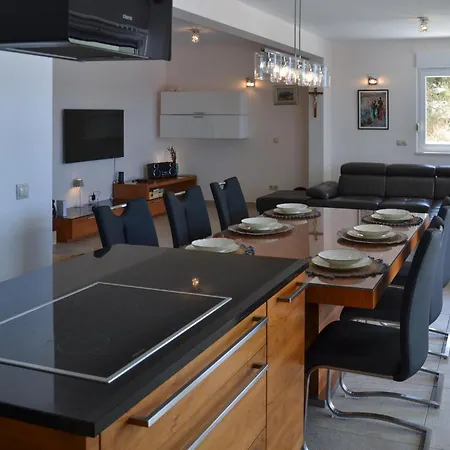 In With Kitchen * Celina